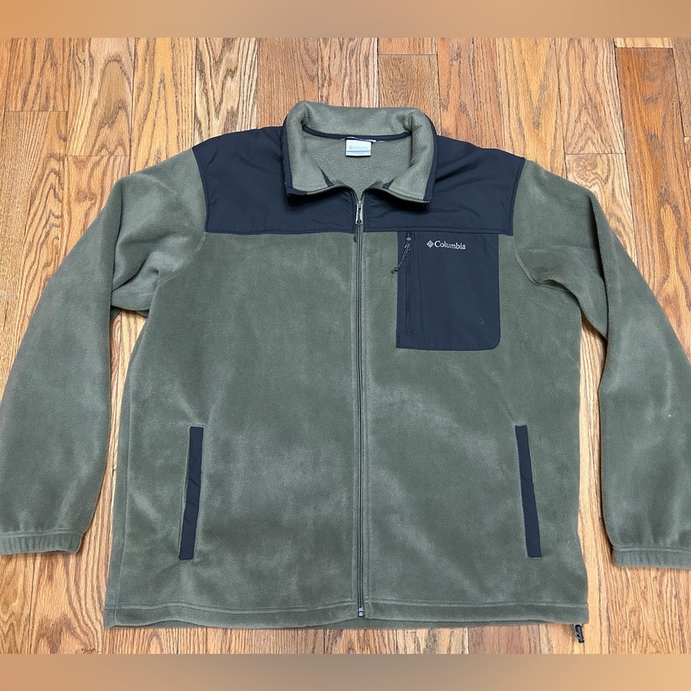 Columbia soft fuzzy polyester sage colored with grey nylon upper.  Size XXL